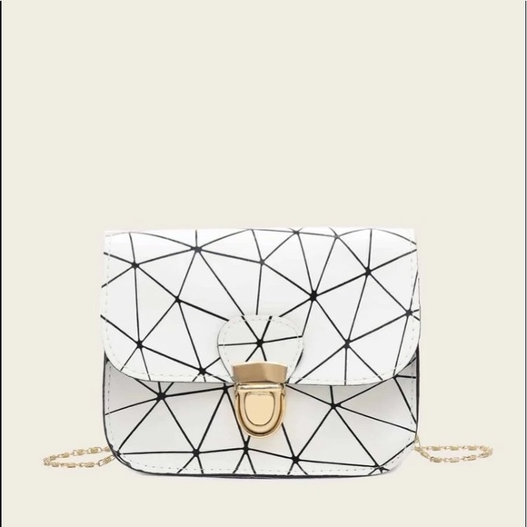 NEW Boutique! Geometric Push Lock Chain Crossbody - Picture 2 of 6